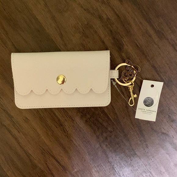 Francesca’s collections scalloped card case - Picture 9 of 10